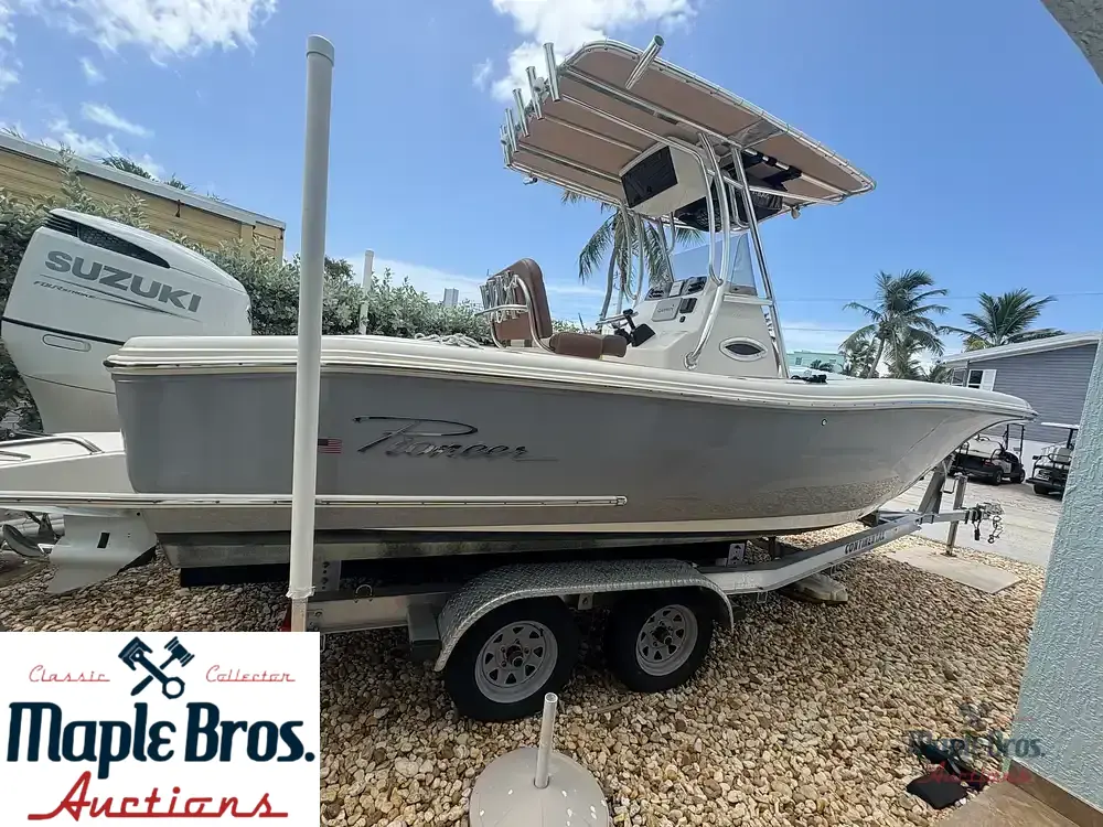 2022 Pioneer 222 Sportfish