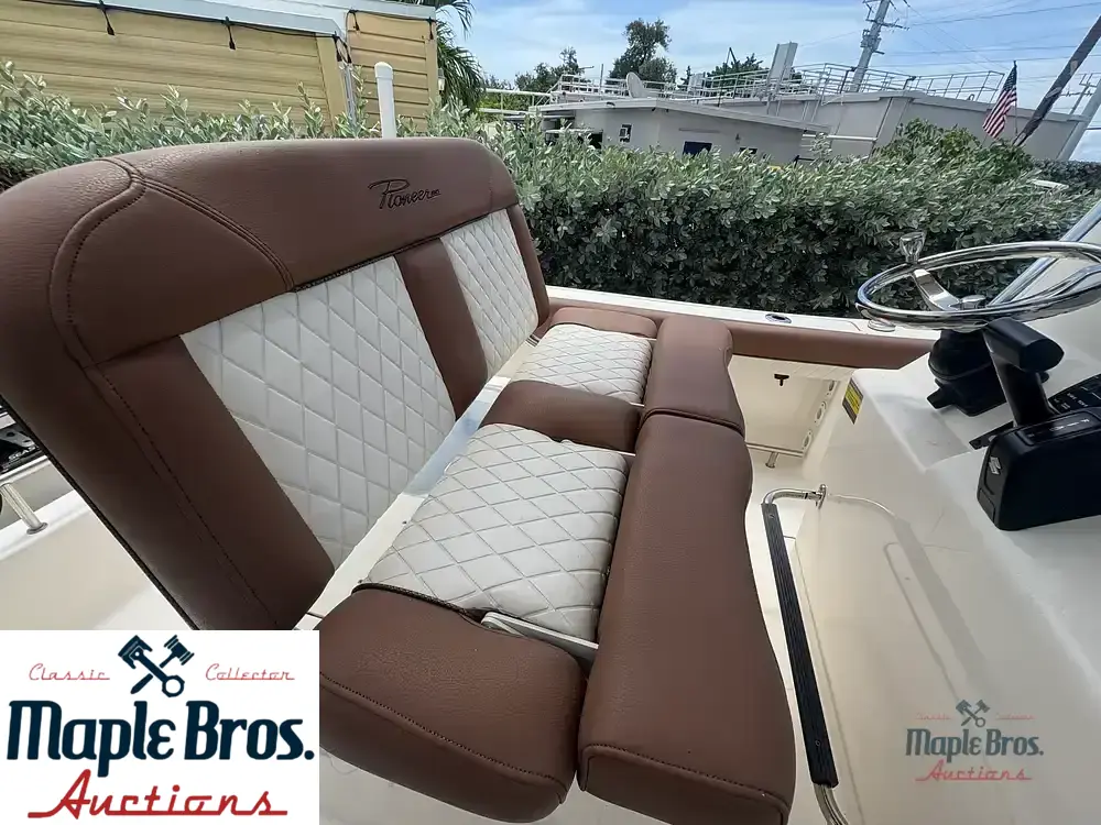 2022 Pioneer 222 Sportfish