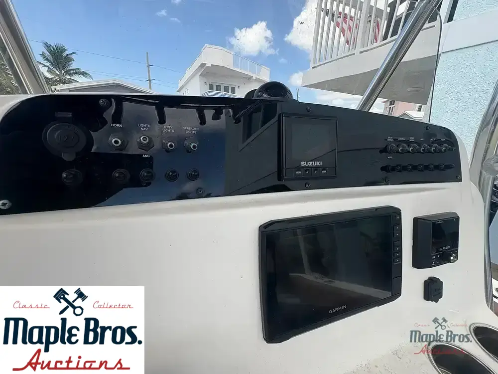 2022 Pioneer 222 Sportfish