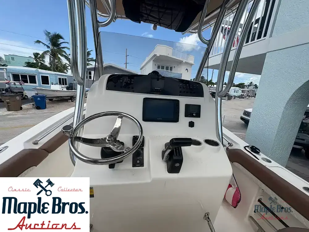 2022 Pioneer 222 Sportfish