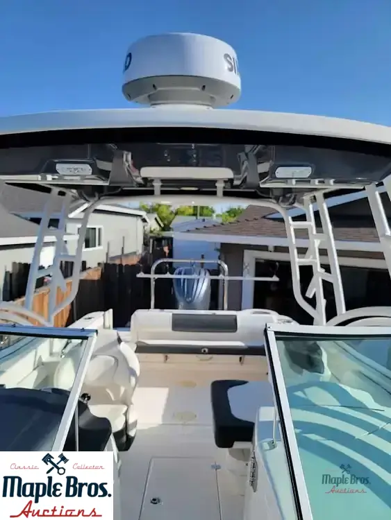 2022 Robalo R247