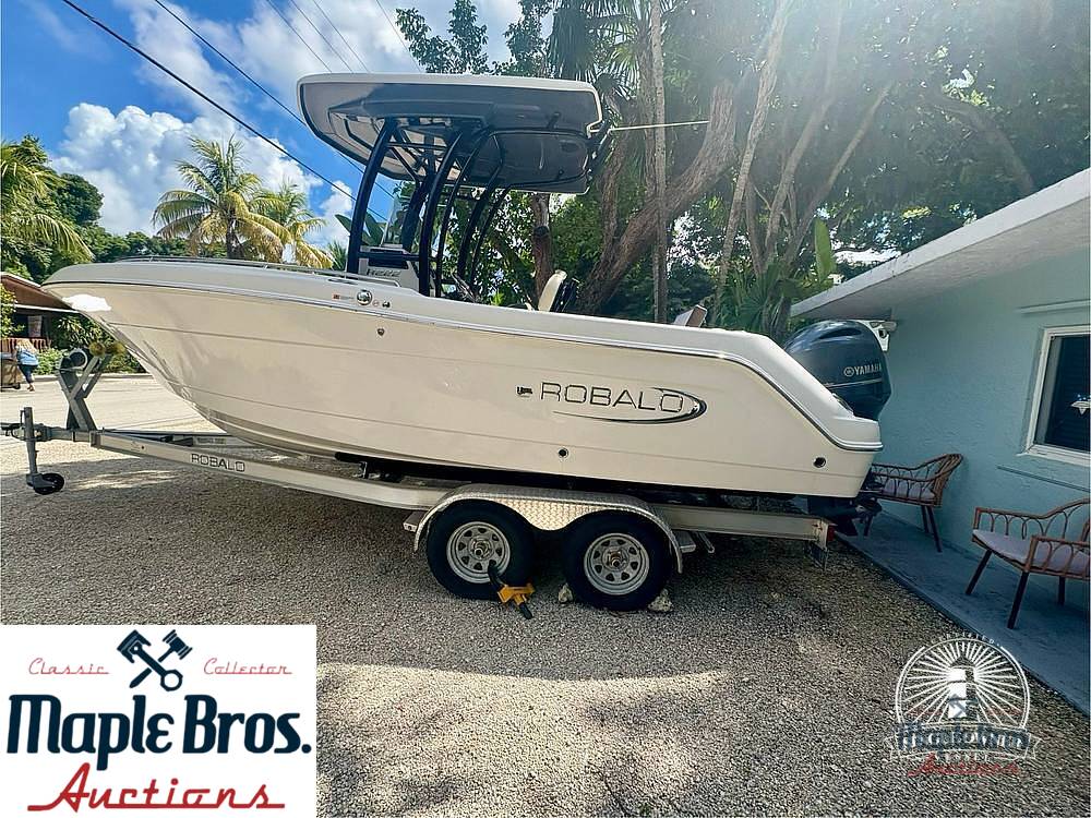 2021 Robalo R222