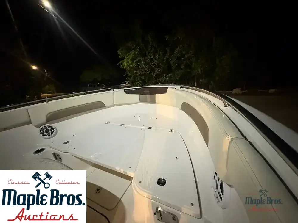 2021 Robalo R222