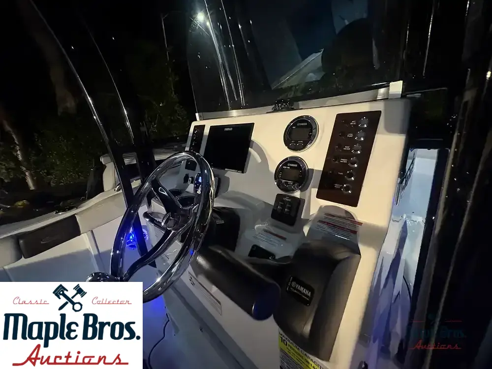 2021 Robalo R222