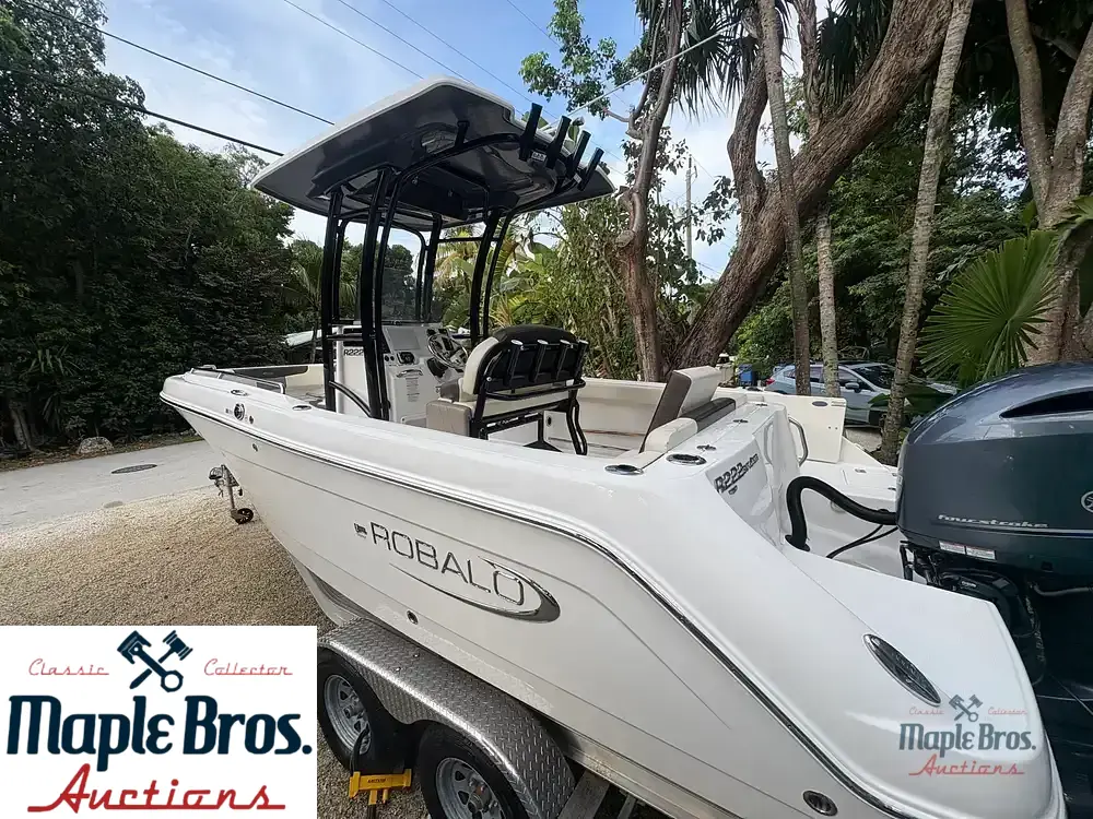 2021 Robalo R222