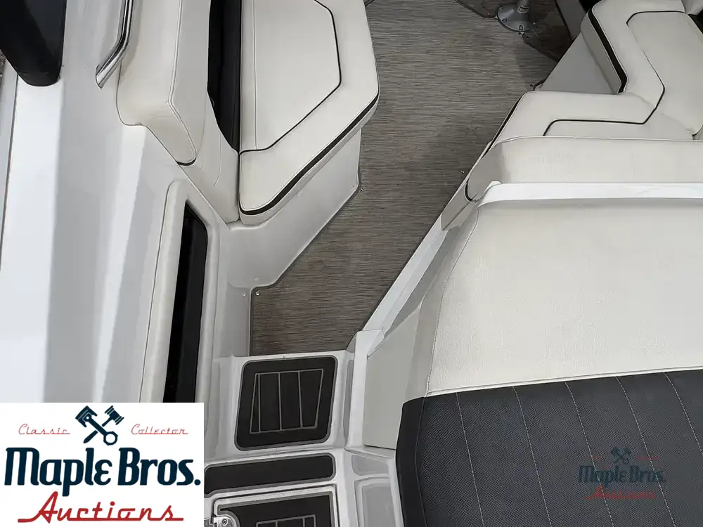 2018 Rinker Q5