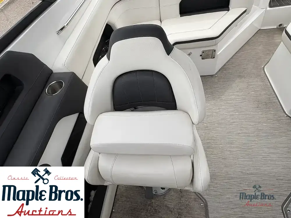2018 Rinker Q5
