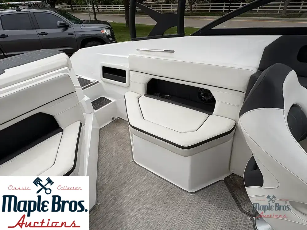 2018 Rinker Q5