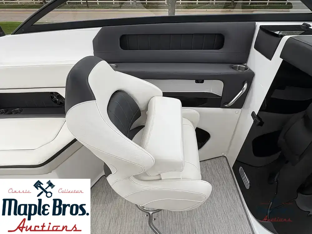 2018 Rinker Q5
