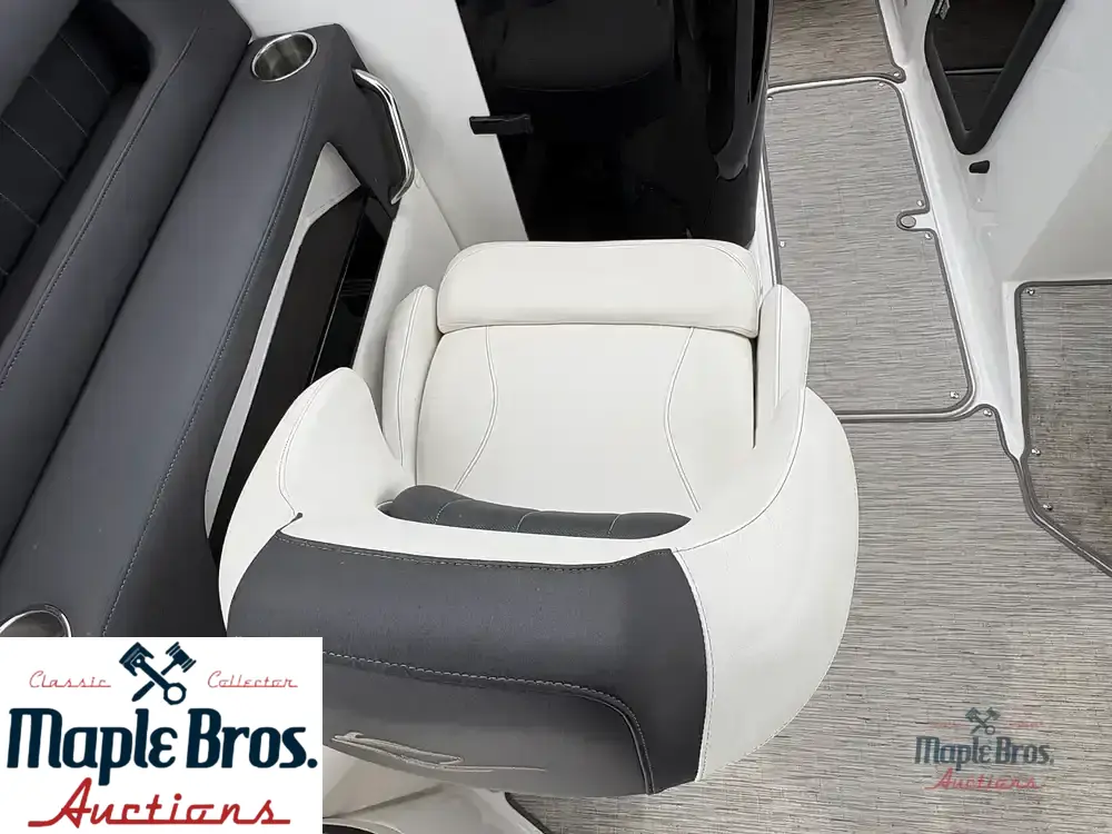 2018 Rinker Q5