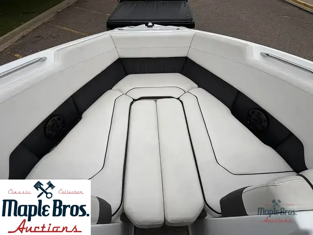 2018 Rinker Q5