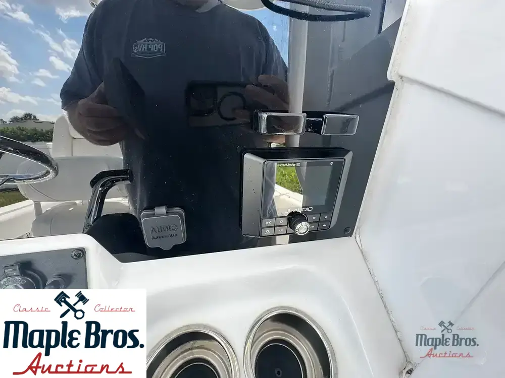 2018 Sea Hunt Ultra 235 SE