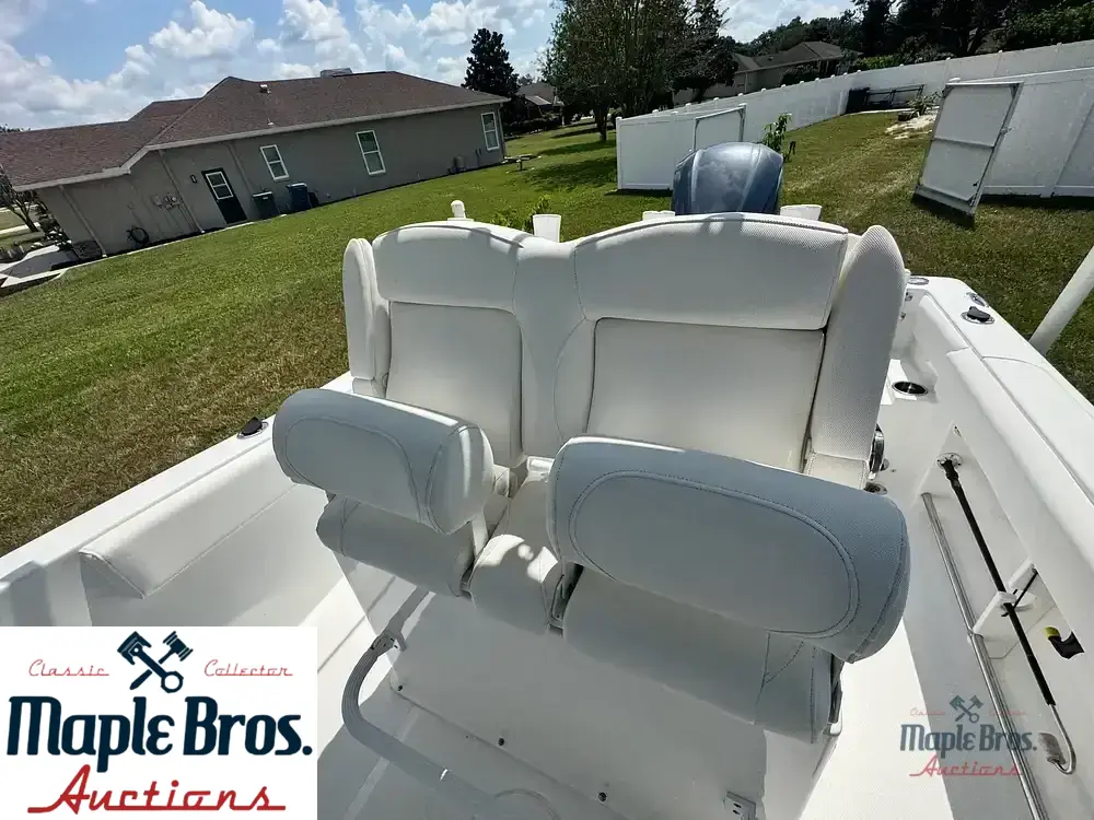 2018 Sea Hunt Ultra 235 SE