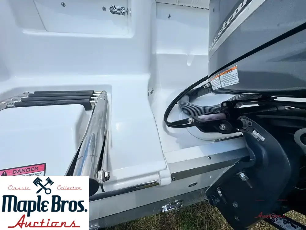 2018 Sea Hunt Ultra 235 SE