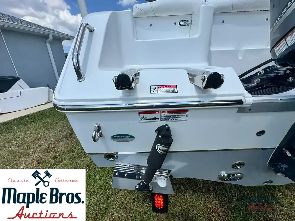 2018 Sea Hunt Ultra 235 SE