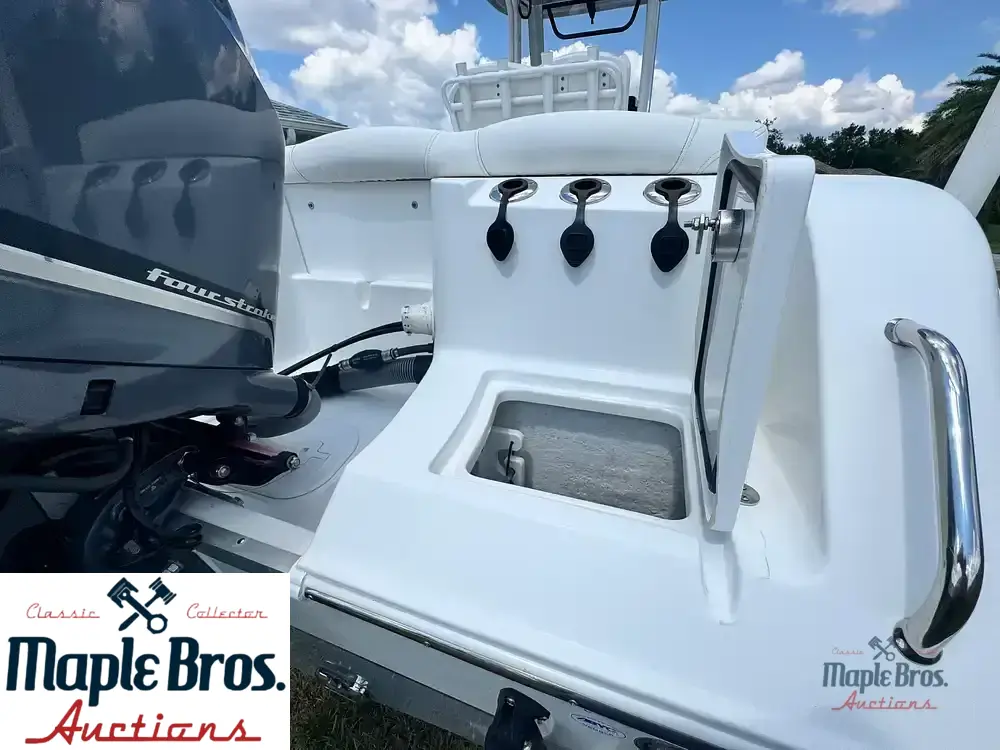 2018 Sea Hunt Ultra 235 SE