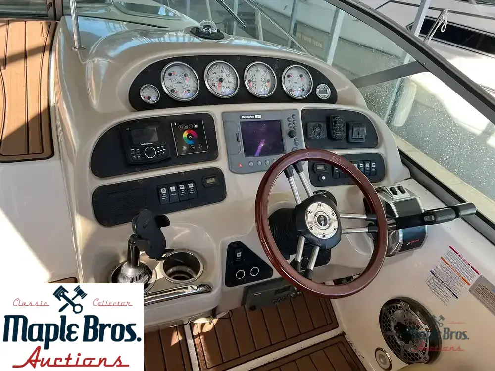 2005 Chaparral 310 Signature