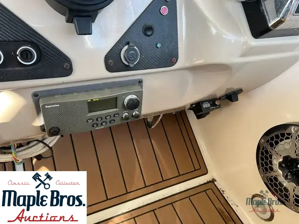 2005 Chaparral 310 Signature