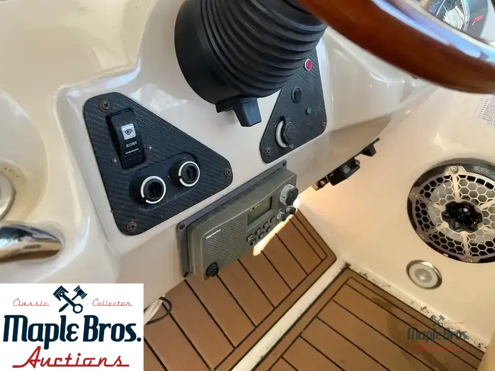 2005 Chaparral 310 Signature