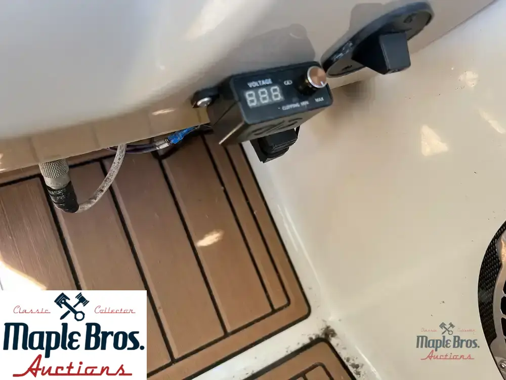 2005 Chaparral 310 Signature