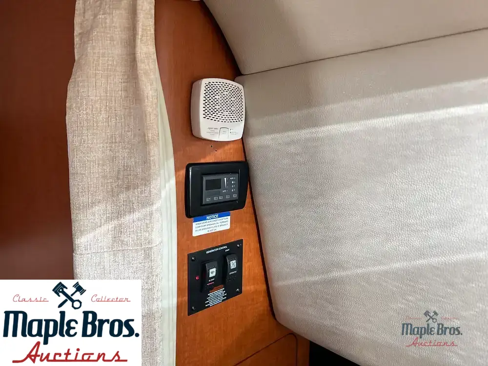 2005 Chaparral 310 Signature