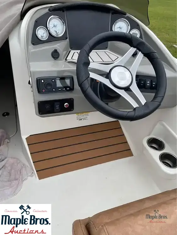 2022 Stingray 212 SC