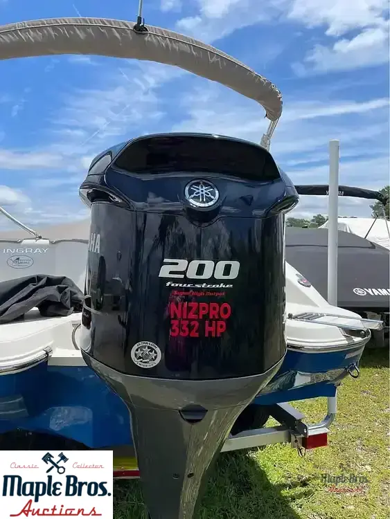 2022 Stingray 212 SC