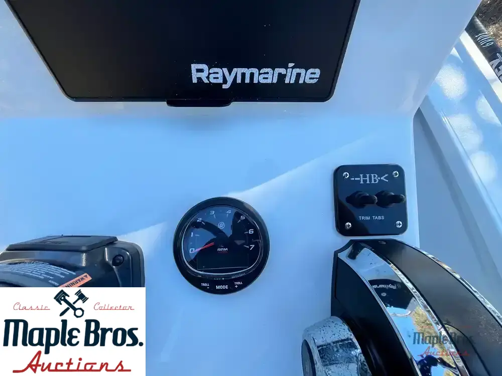 2023 Hells Bay Professional