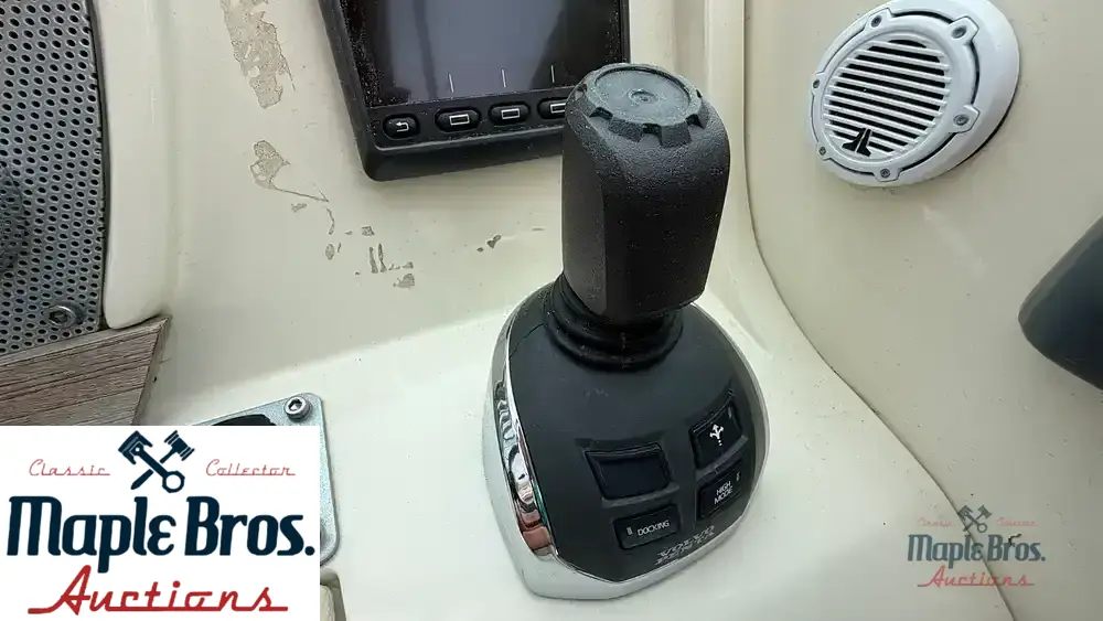 2015 Chris-Craft 32 Launch
