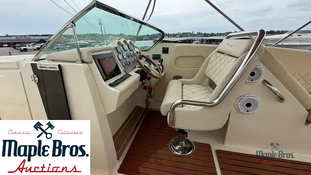 2015 Chris-Craft 32 Launch