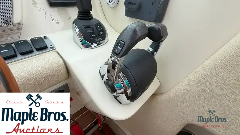 2015 Chris-Craft 32 Launch