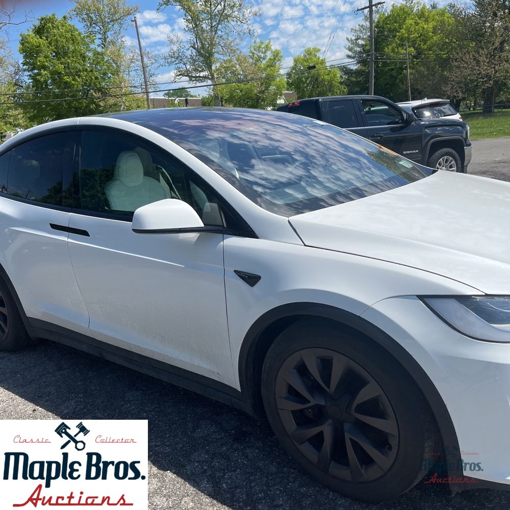 2022 Tesla Model X Base