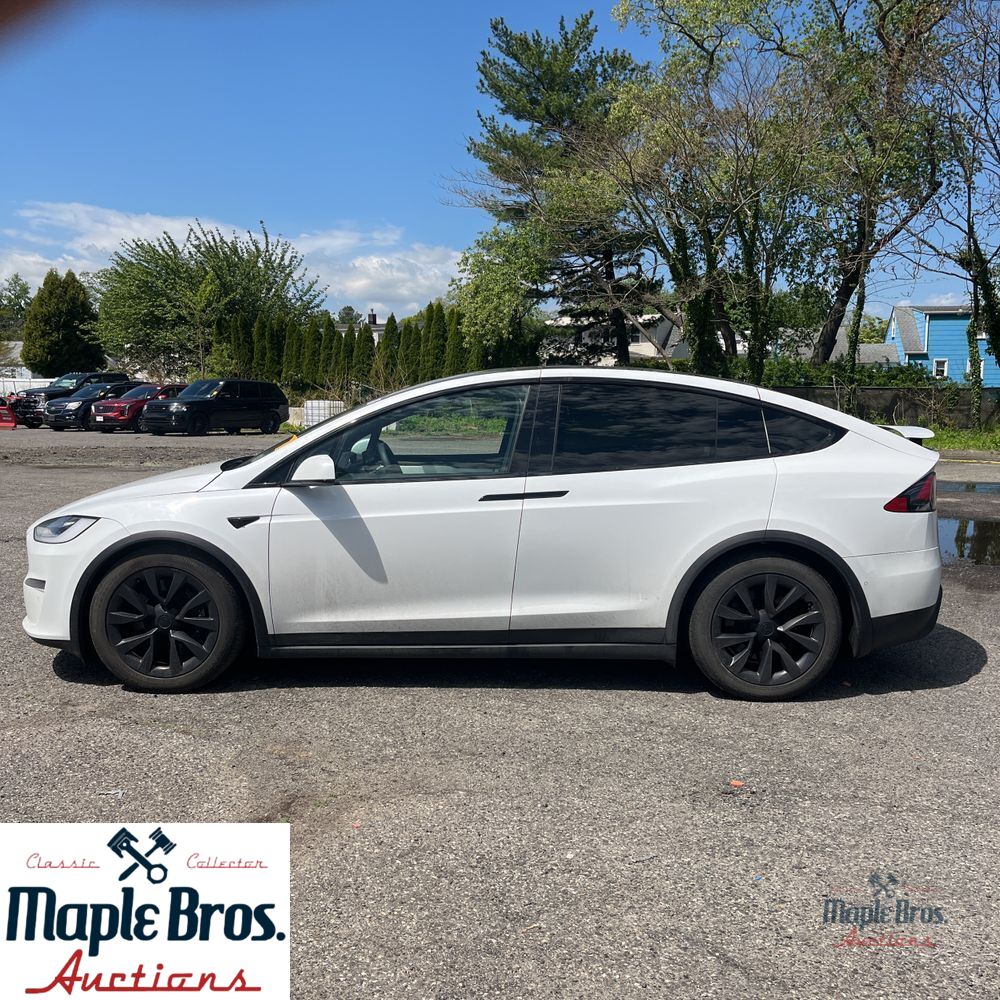 2022 Tesla Model X Base