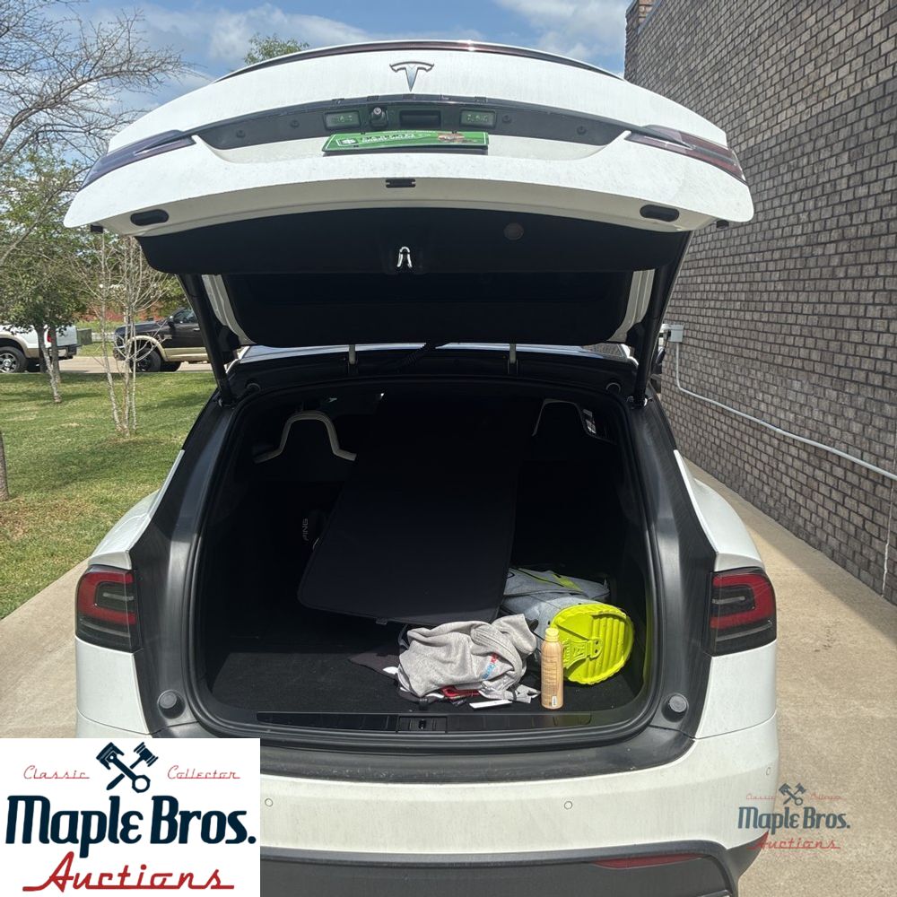 2022 Tesla Model X Base