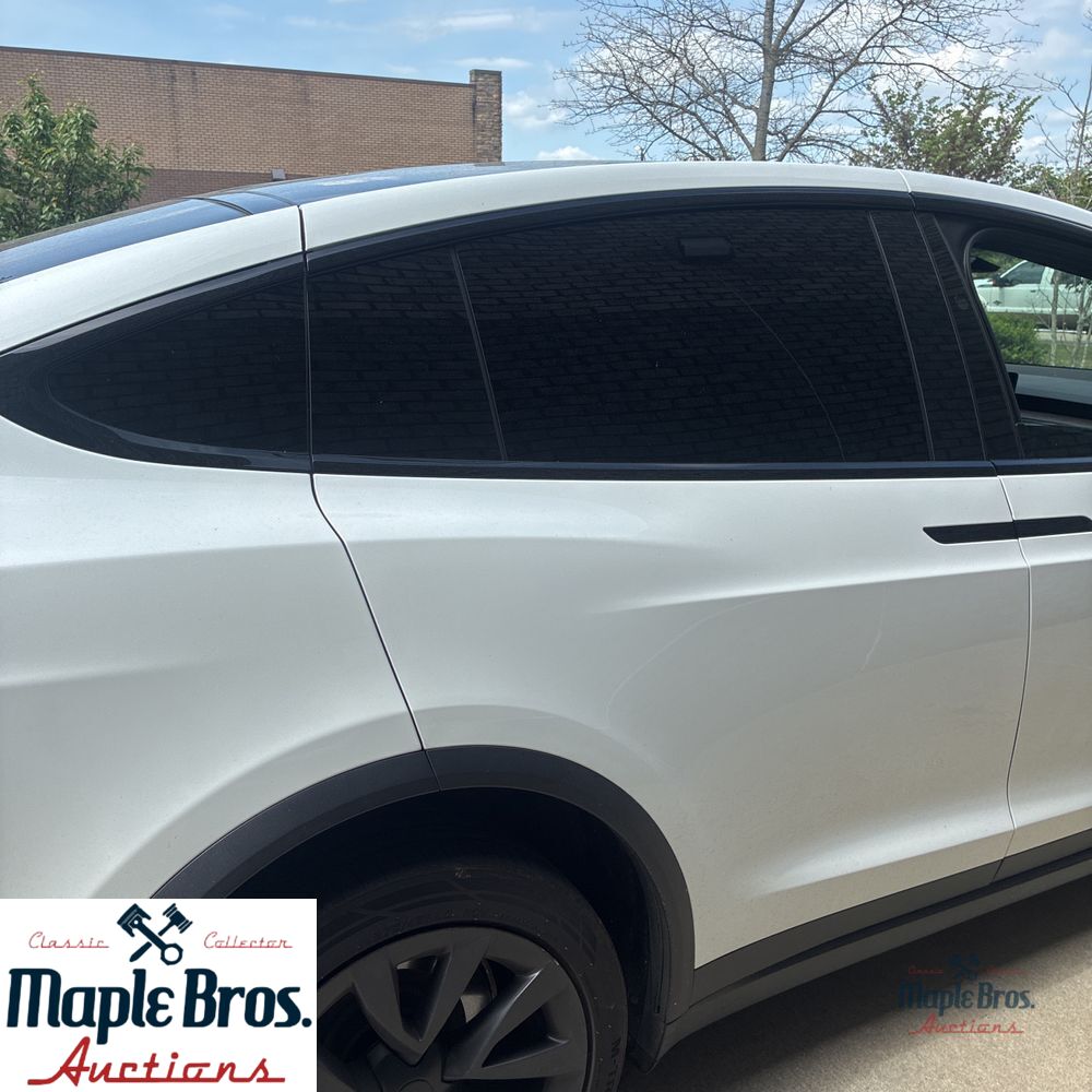 2022 Tesla Model X Base